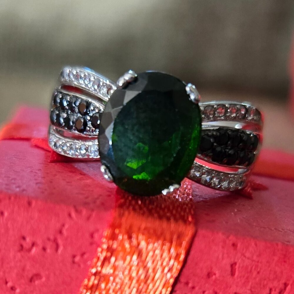 Chrome diopside ring, 925 silver, size 10